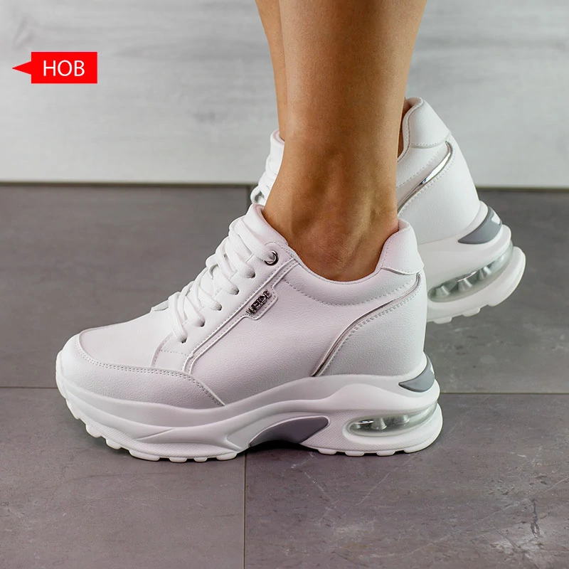 Дамски спортни обувки J25151